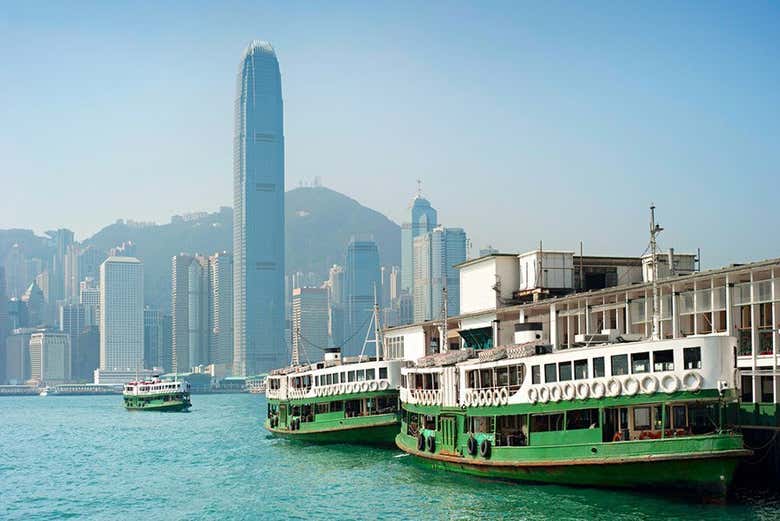 Vista di Hong Kong dal battello